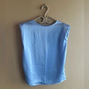 ✌️4 for $20✌️ Satiny blouse with shoulder pads